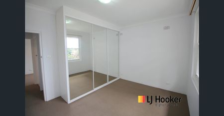 VERY SPACIOUS REFRESHED 2 BEDROOM APARTMENT - SO CLOSE TO BEACH & ALL! - Photo 3