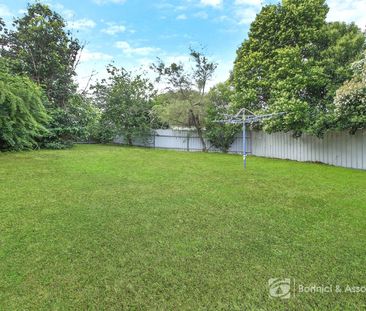 WELL PRESENTED HOME WITH SPACE AND CONVENIENCE - Photo 2