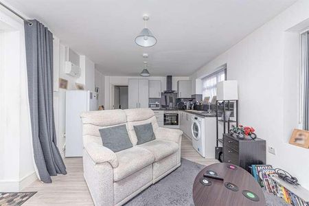 Broad Street Walk, Wokingham, RG40 - Photo 5