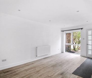 3 bedroom terraced house to rent - Photo 6