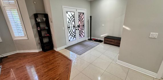 Excellent Location - 4 Bed Room Detached house - Mississauga - Photo 2