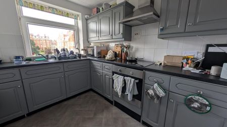 3 bedroom flat to rent - Photo 4