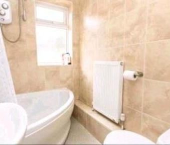 Room in a Shared House, Bracton Drive, NG3 - Photo 4