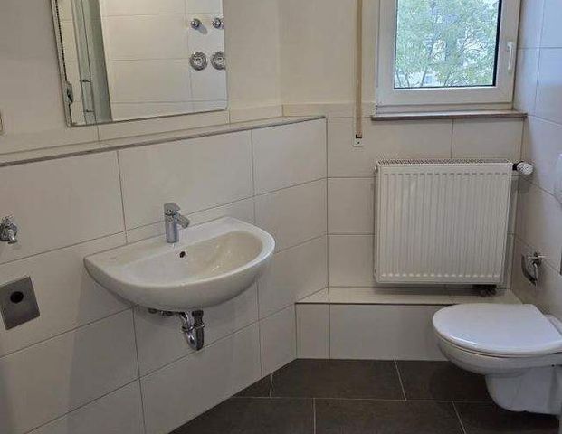 Freital! Voll möblierte und heimelige Singlewohnung mit Tageslichtbad und EBK! Lift! - Photo 1