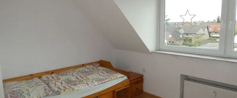 Hübsche 2-Zimmer-Dachgeschoss-Wohnung im Herzen von Asberg - Photo 1