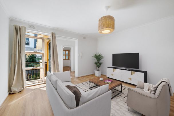 Updated 2 Bed in Central St Kilda - Photo 1