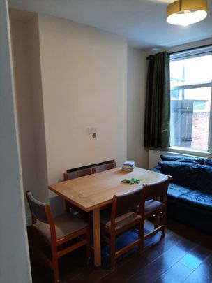 1 Bed Flat, Fosse Road South, LE3 - Photo 1