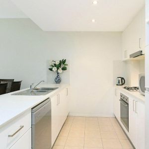 Modern 1 bedroom apartment - Photo 2