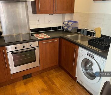 2 bedroom flat to rent - Photo 4