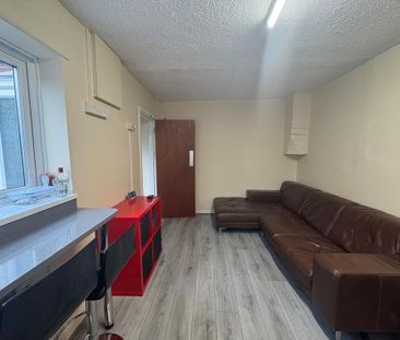 4 bedroom semi-detached house to rent - Photo 1