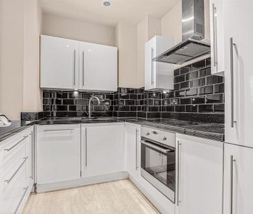2 bedroom ground floor flat to rent - Photo 2