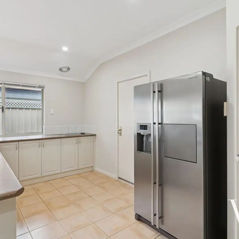 “Spacious and Comfortable Living in Jandakot! (Partially Furnished)” - Photo 1