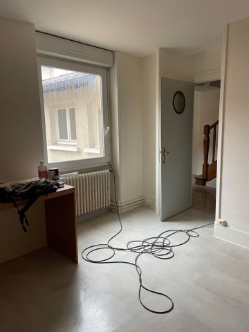 Location Appartement 5 pièces 140m² CHARLIEU 42190 - Photo 2