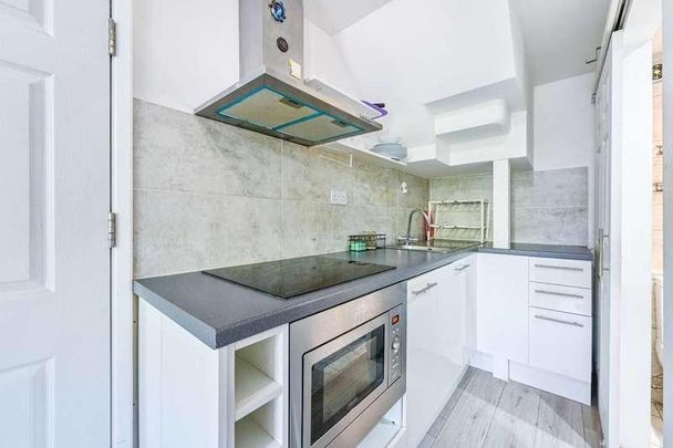 Malmesbury Road, Bow, E3 - Photo 1