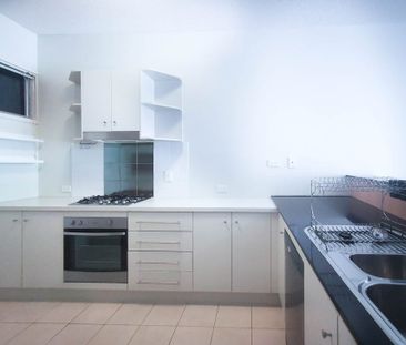 Boutique Living in the Heart of South Brisbane - Photo 4