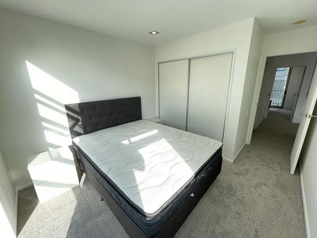 Central 2BR Apartment with Balcony! - Photo 2