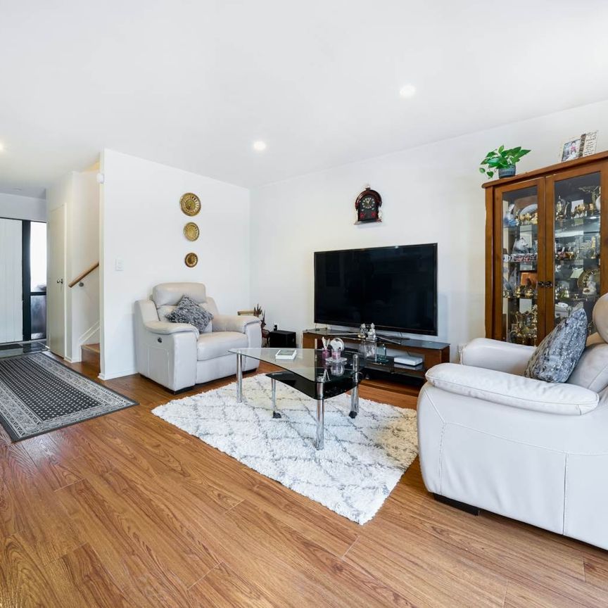 3 Bedroom Townhouse in Albany - Photo 1