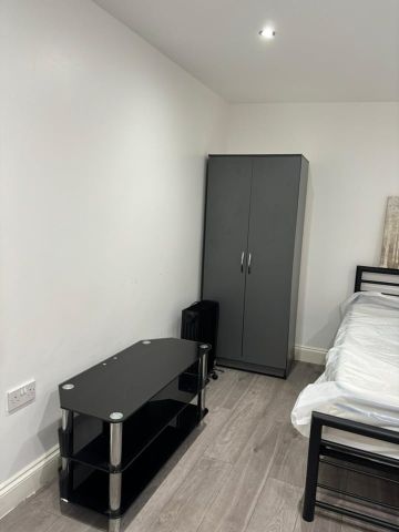 Studio Flat, Blythswood Road, IG3 - Photo 5