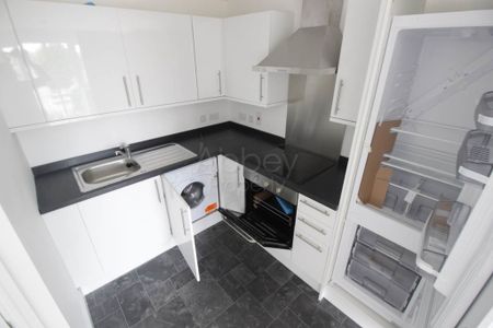 Earls Court, Mulberry Close - Near Town Centre - LU1 1BZ - Photo 5