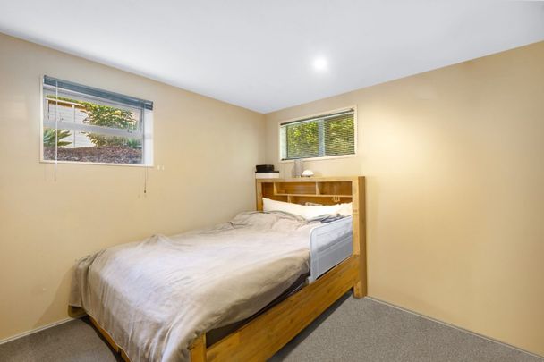 Cosy two-bedroom unit in great Avondale Heights location - Photo 1