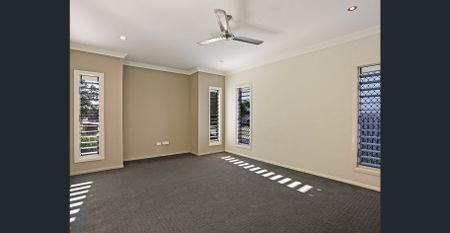 Spacious family home with seamless flow - Photo 2