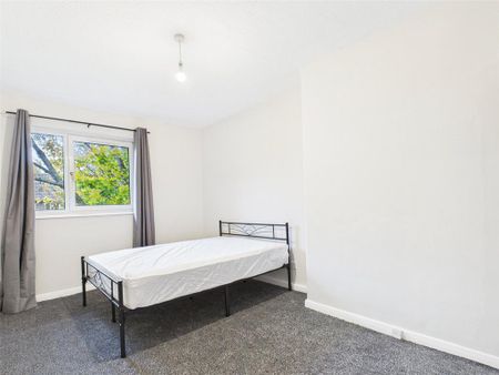 3 bedroom apartment to rent - Photo 3