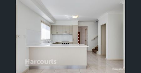 Three Bedroom Townhouse in Prime Location... - Photo 4