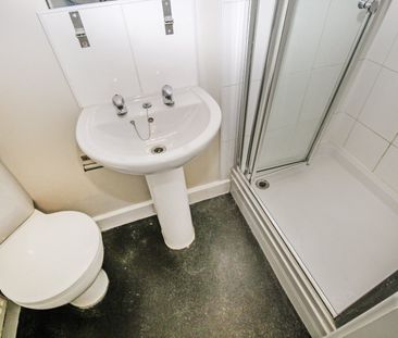 6 bedroom detached apartment to rent - Photo 4