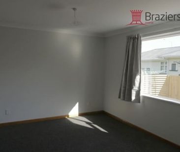 Two bedroom unit in a great location. - Photo 2