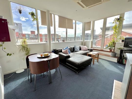 2 bedroom flat to rent - Photo 1