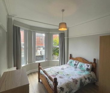 53 Haypark Avenue, Belfast, BT7 3FE - Photo 3