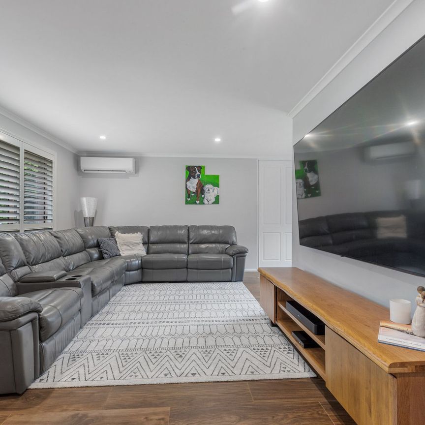 Family home with a studio - Photo 1