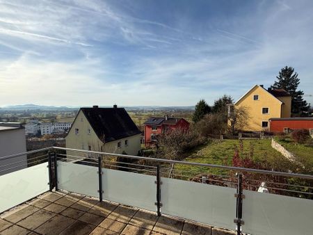 Hochwertige 4ZKB im 1. OG mit großem Balkon und Garagenstellplatz in Cham-West - Photo 5