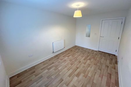 Alderson Grove, Walton-on-Thames, Surrey, KT12 - Photo 5