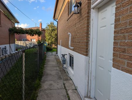 For Lease - 30 Watney Crescent Unit# Basement, Toronto, Ontario - Photo 3