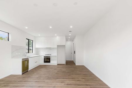 Brand new modern townhouse - Photo 2