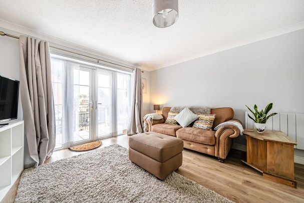 2 bedroom end of terrace house to rent - Photo 1