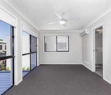 A New Standard of Suburban Sophistication - Photo 3