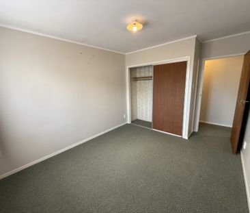 CLOSE TO TOWN CENTRE - Photo 4