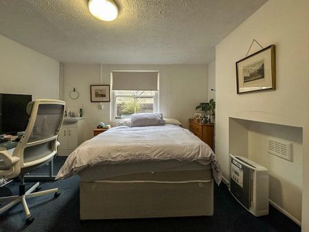 1 bedroom in a house share to rent - Photo 4