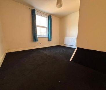 3 Bed Flat, Kings Avenue, N10 - Photo 3