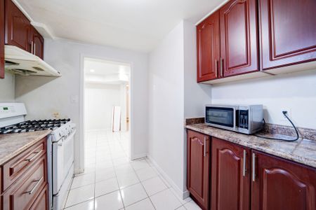 For Lease - 5 Claresholme Drive, Toronto, Ontario - Photo 4