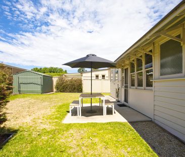 FULLY FURNISHED - Charming Period Home in a Sought-After Bendigo Po... - Photo 3