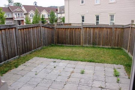 Townhouse For Lease | E8125392 - Photo 4