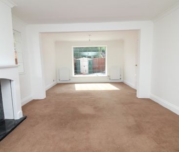 3 Bedroom End Terraced House - Photo 2