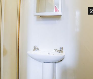 Bed for rent in 6-bedroom house in Phibsborough - Photo 2