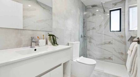 Modern 3-Bedroom Townhouse - Photo 4