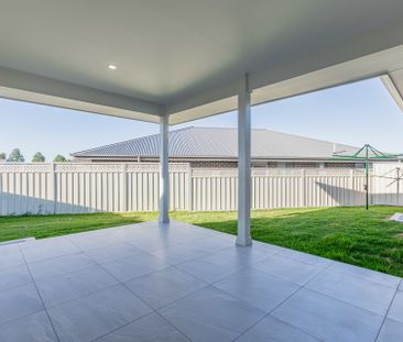 Dubbo, 98 Champagne Drive - Photo 4