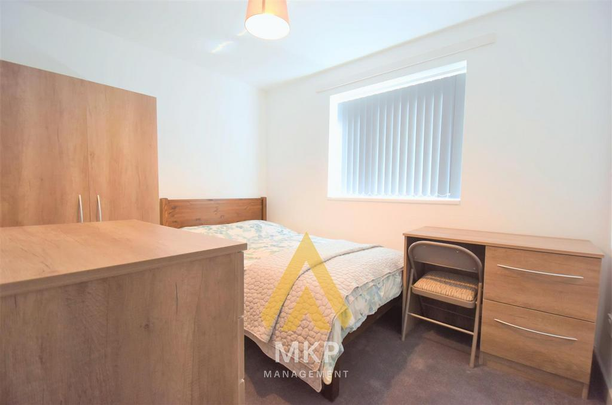 5 bedroom end of terrace house to rent - Photo 1