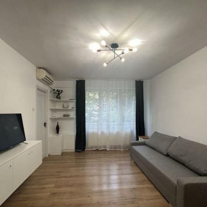 Dristor etaj 1 prima inchiriere - Fotografie 1